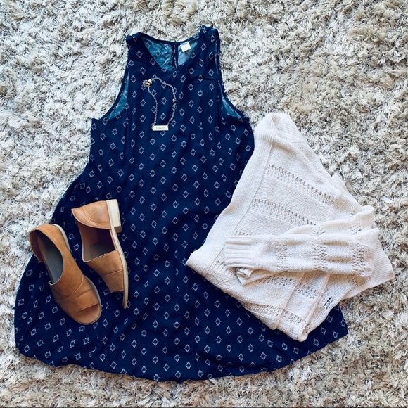 Patterned Dress - Picture 2 of 4